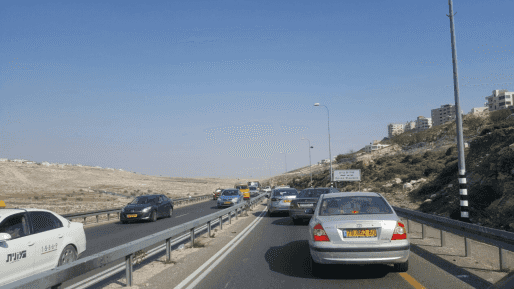 אבנים הושלכו לעבר כלי רכב סמוך לחיזמא