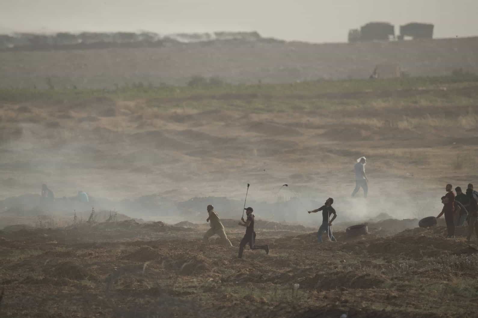 הטרור הבלתי נתפס בגדר עזה: מעל 100 מטעני חבלה הושלכו לעבר כוחותינו, אלפים התפרעו