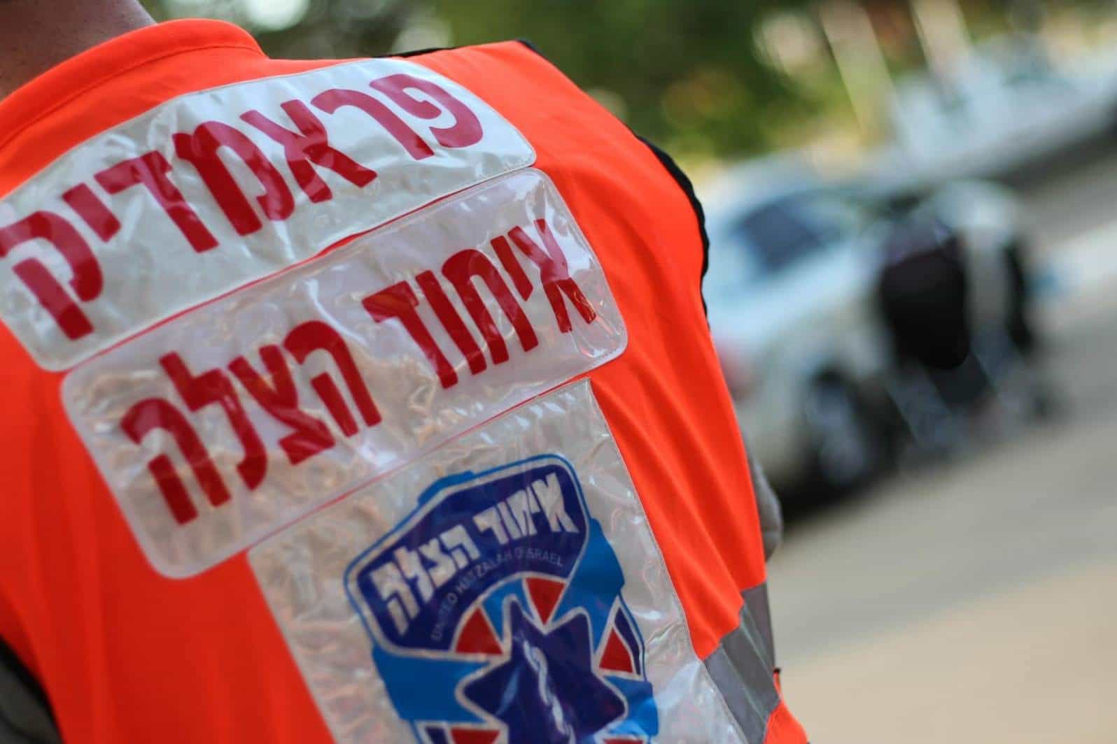נהג אוטובוס נפגע מאוטובוס חולף בנתניה - נפצע בינוני