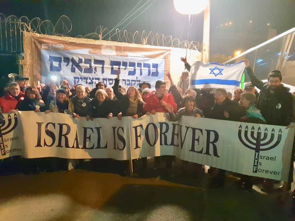 2800 מתפללים נכנסו הלילה לקבר יוסף. כ-250 עולים מצרפת שרו במקום את התקווה (צפו)