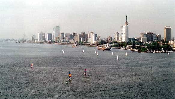 ניגריה: עשרות לכודים, בהם ילדים, בקריסת בניין בלאגוס
