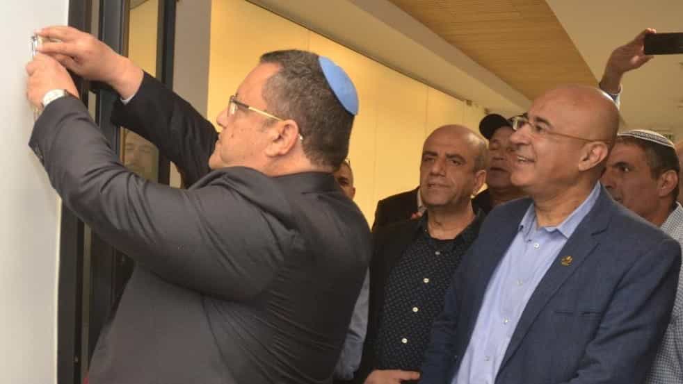 משה ליאון חנך את מוקד 106 החדש בכיכר ספרא