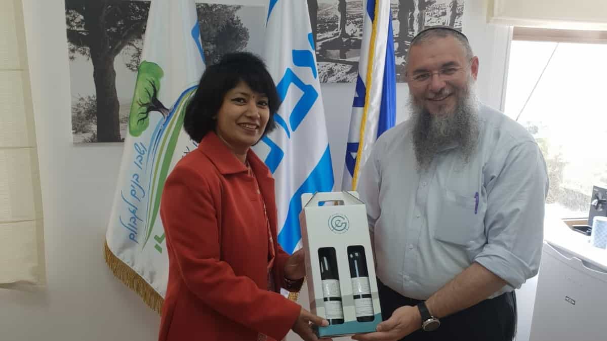 לראשונה: שגרירת נפאל בישראל הגיעה לסיור בגוש עציון