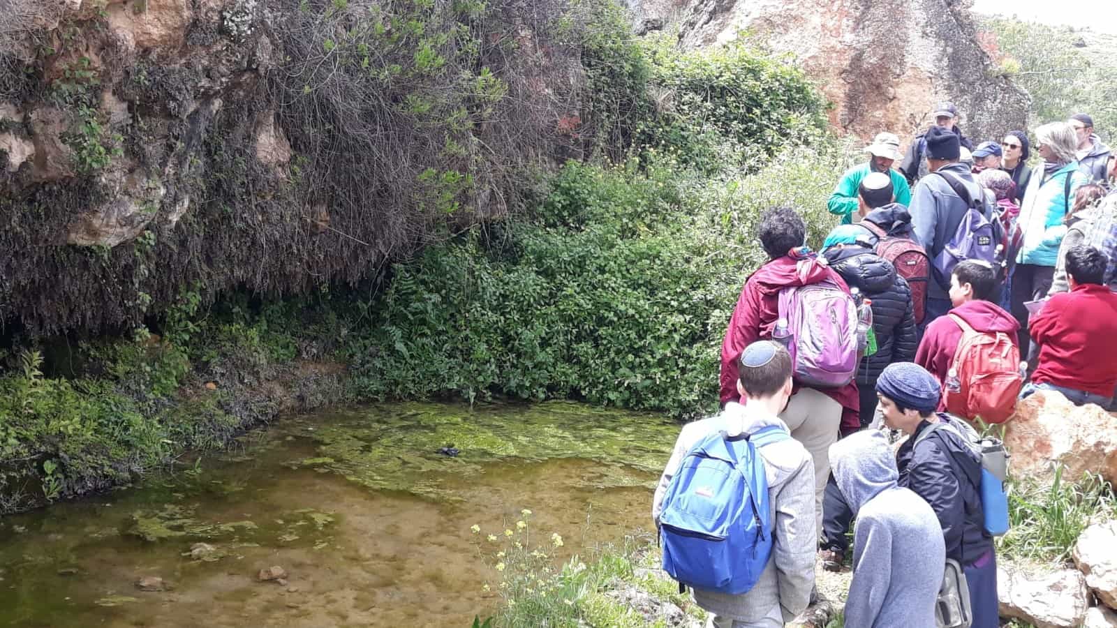מאות מטיילים יצאו היום לגוש עציון ויהודה בהובלת בית ספר שדה כפר עציון