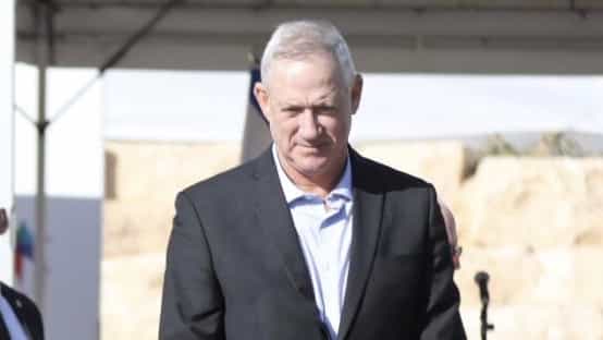 ביום כניסת גנץ לתפקיד שר הביטחון: מנכ"ל המשרד הודיע על התפטרותו. אלוף (במיל') אמיר אשל יחליפו בתפקיד
