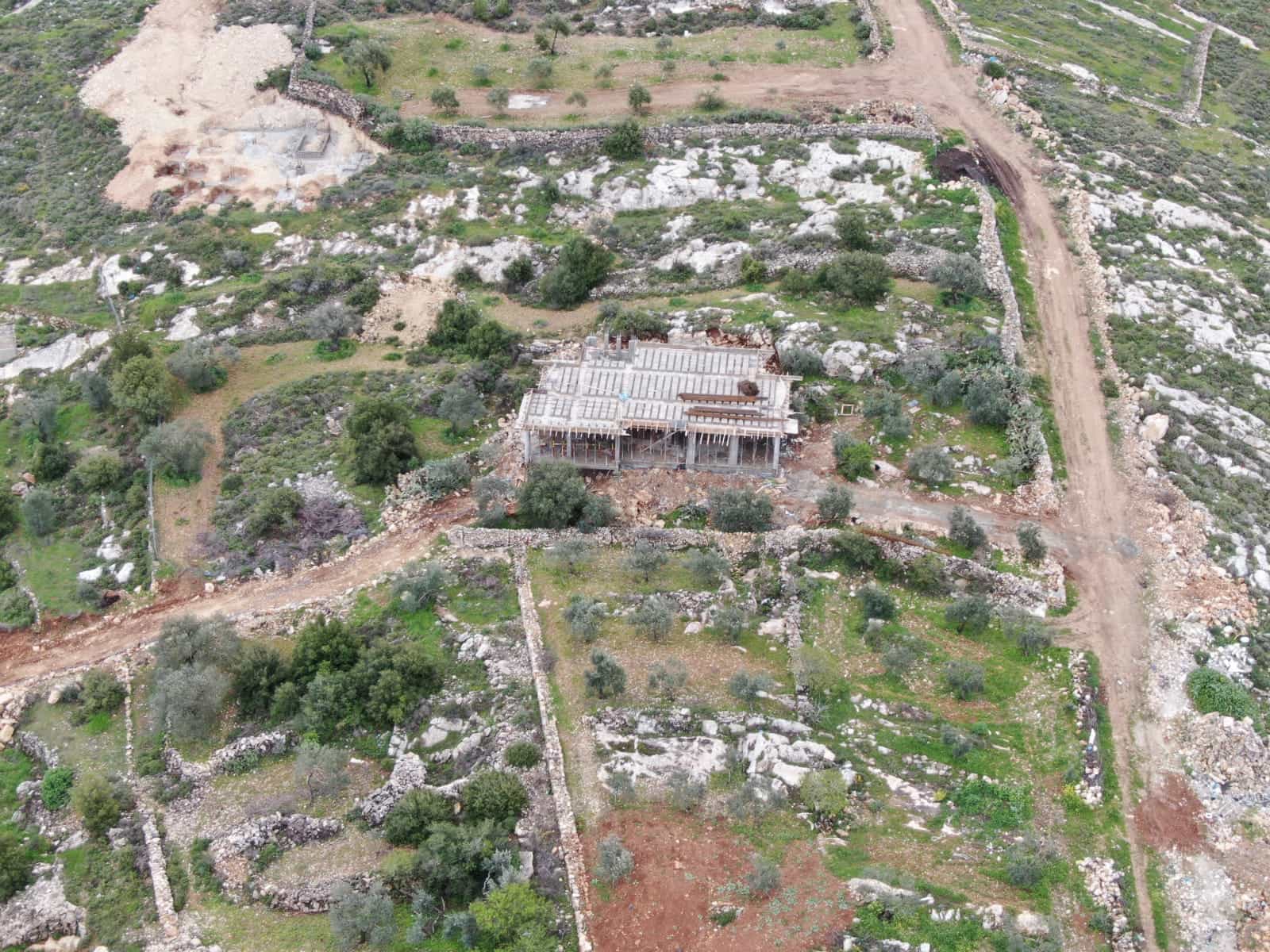 יש להרוס מיידית את כל הבנייה הבלתי חוקית בצור בהאר | בועז גולן