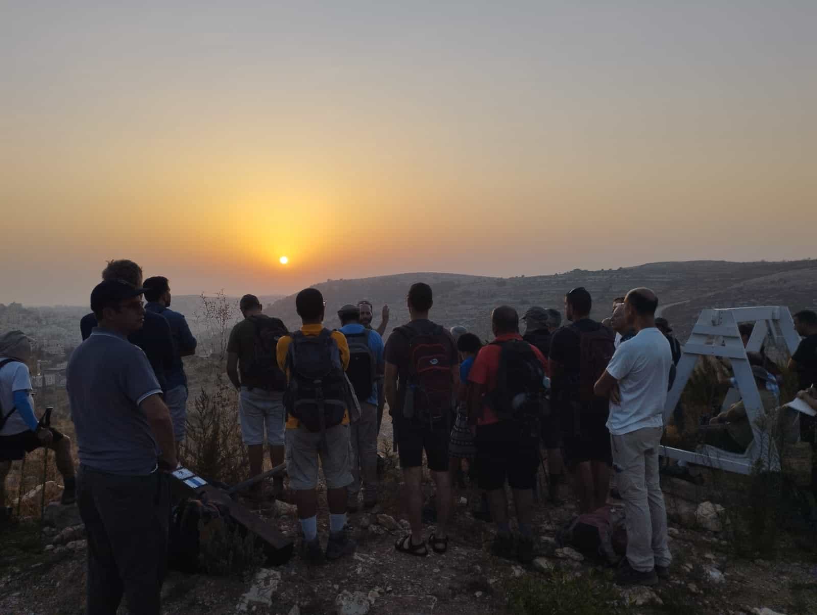 חצו את הרוביקון: קבוצת מטיילים טיילה בין מערב למזרח גוש עציון