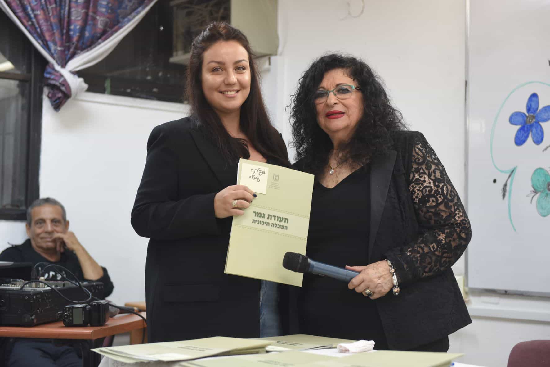 טקס חלוקת תעודות במכללת אתא