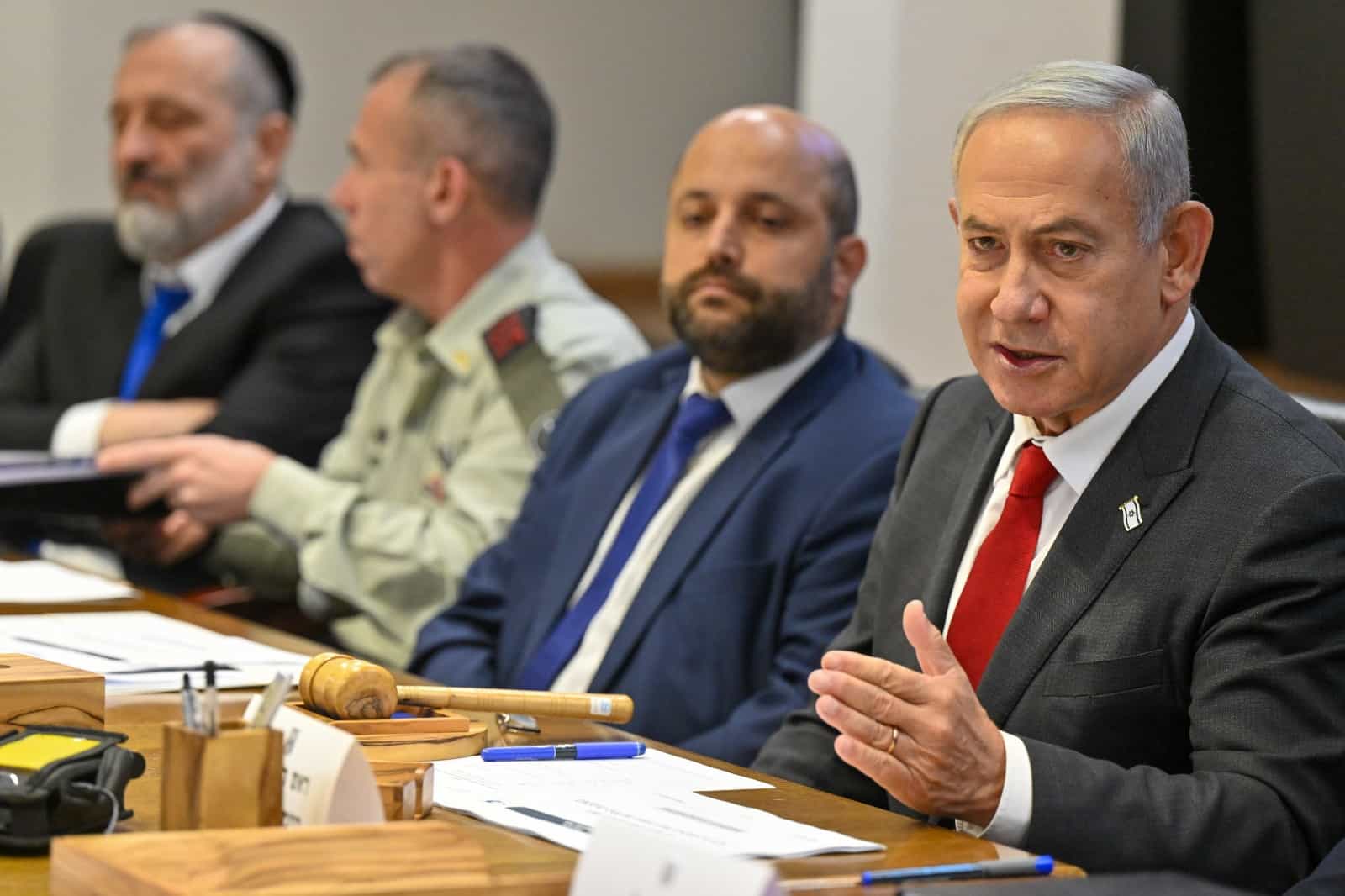 קצינים ולוחמים זועמים: ״נתניהו בונה מחדש את חמאס. אנחנו נלחמים והוא מנהל מו״מ עם מחבלים״