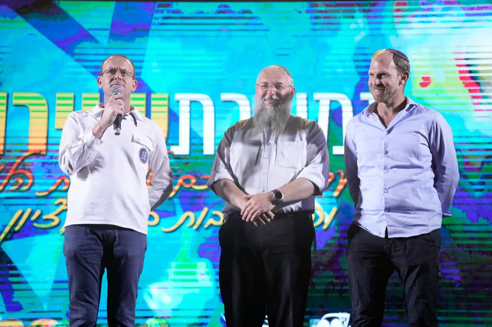 אלפי תושבי גוש עציון וחניכי בני עקיבא בטקס מרהיב לסיום חגיגות ה-80 לגוש עציון