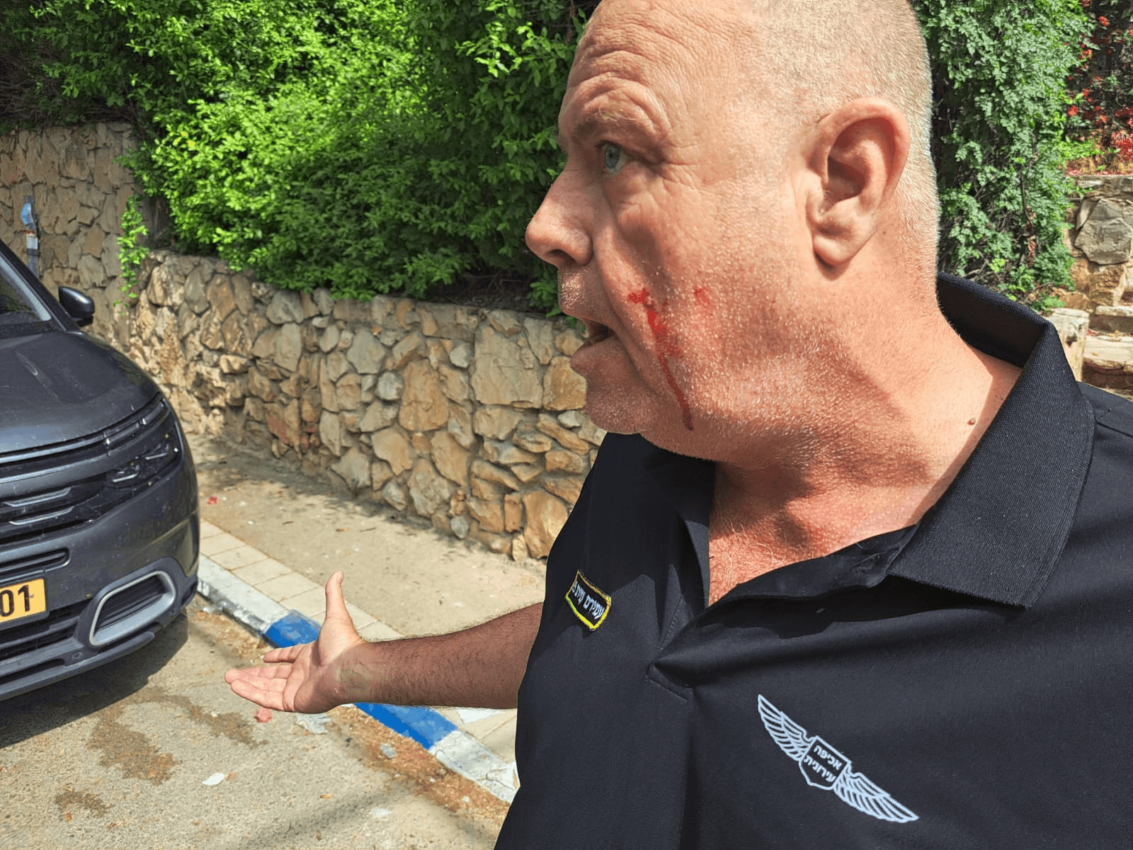 פקח הותקף ע"י נהג שהחנה את רכבו על מדרכה
