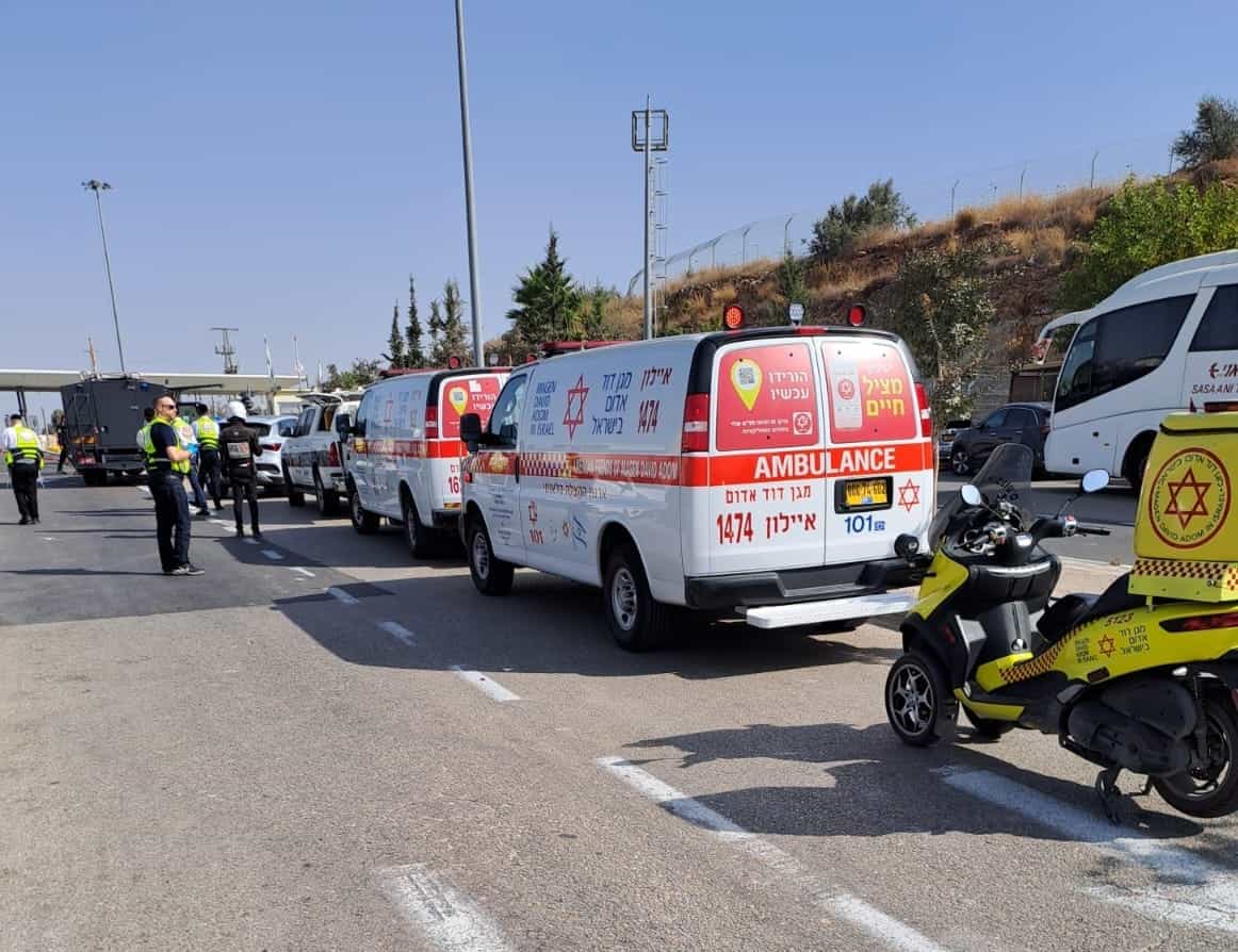 צעיר נרצח ו-5 נוספים נפצעו בפיגוע דריסה בסמוך למחסום מכבים