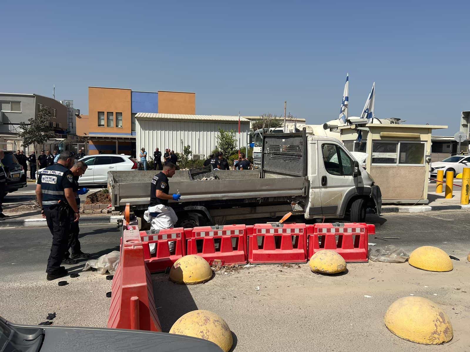 שלושה לוחמי צה"ל נפגעו בפיגוע הדריסה סמוך למחסום מכבים