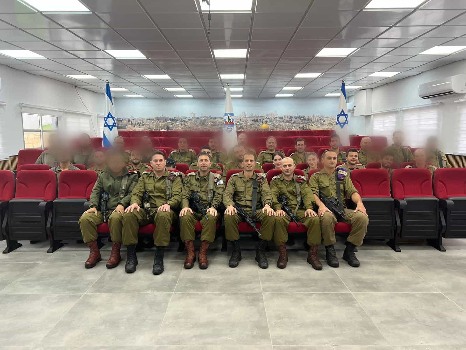 מפקד אוגדת יו"ש קיים כנס של מח"טים ומג"דים | חולקו תעודות הצטיינות לתצפיתניות שזיהו מחבל