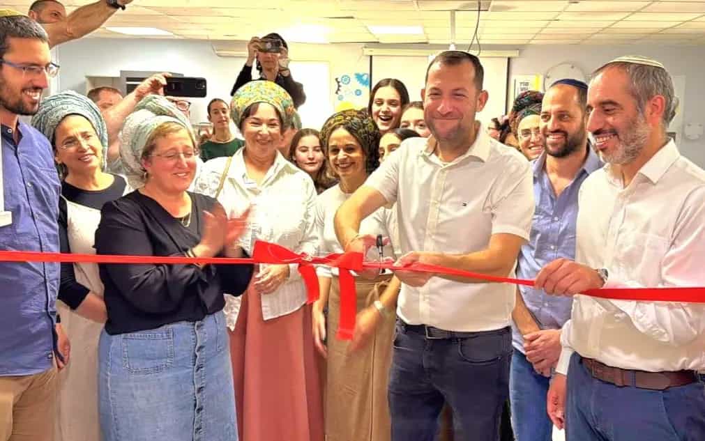 המהפכה החינוכית בשומרון: כיתת מדעים חדשה נחנכה באיתמר | צפו